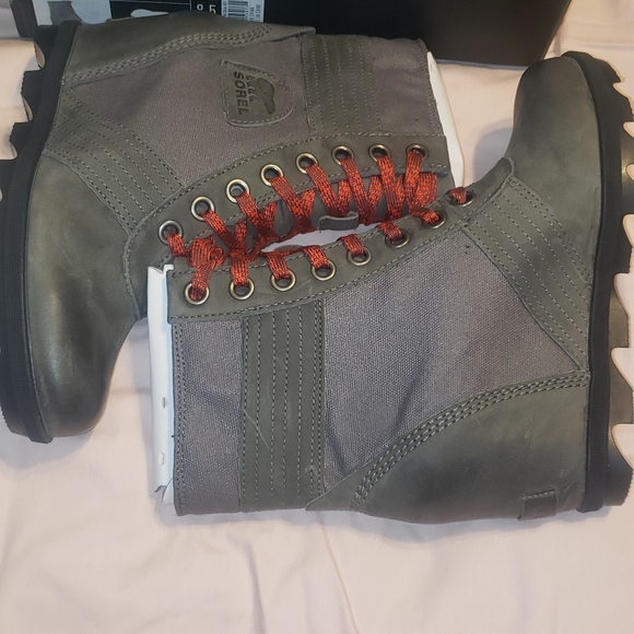 Sorel Boots - Picture 5 of 8